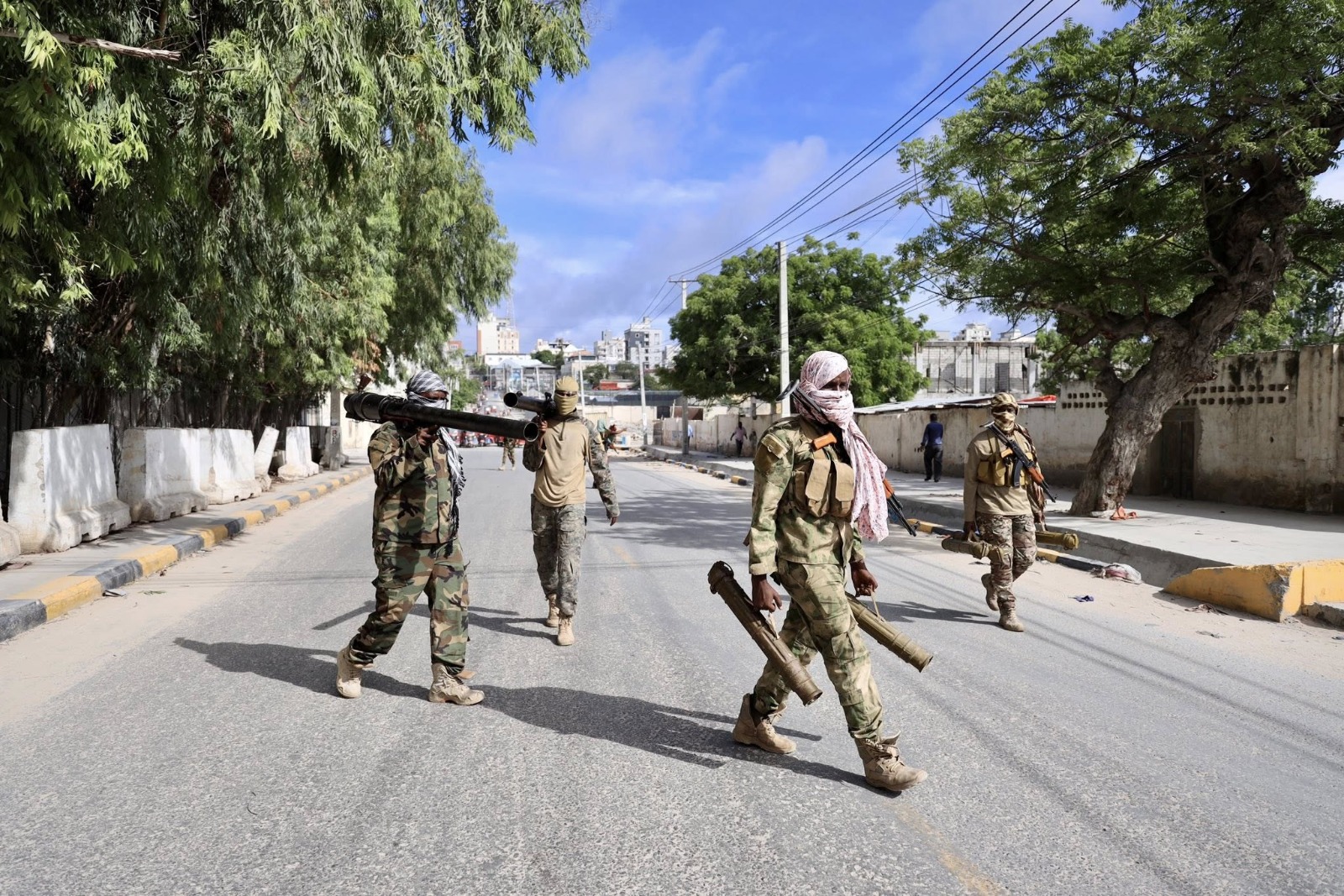 Armed forces loyal to the opposition seen in parts of Mogadishu. Photo courtesy