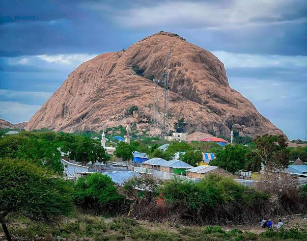 .Forces aligned with former South West state president Abdelaziz Hassan Mohamed Laftagaren seized control of the strategic town of Burhakaba on Thursday morning following fierce clashes with regional forces, residents told Horn Observer