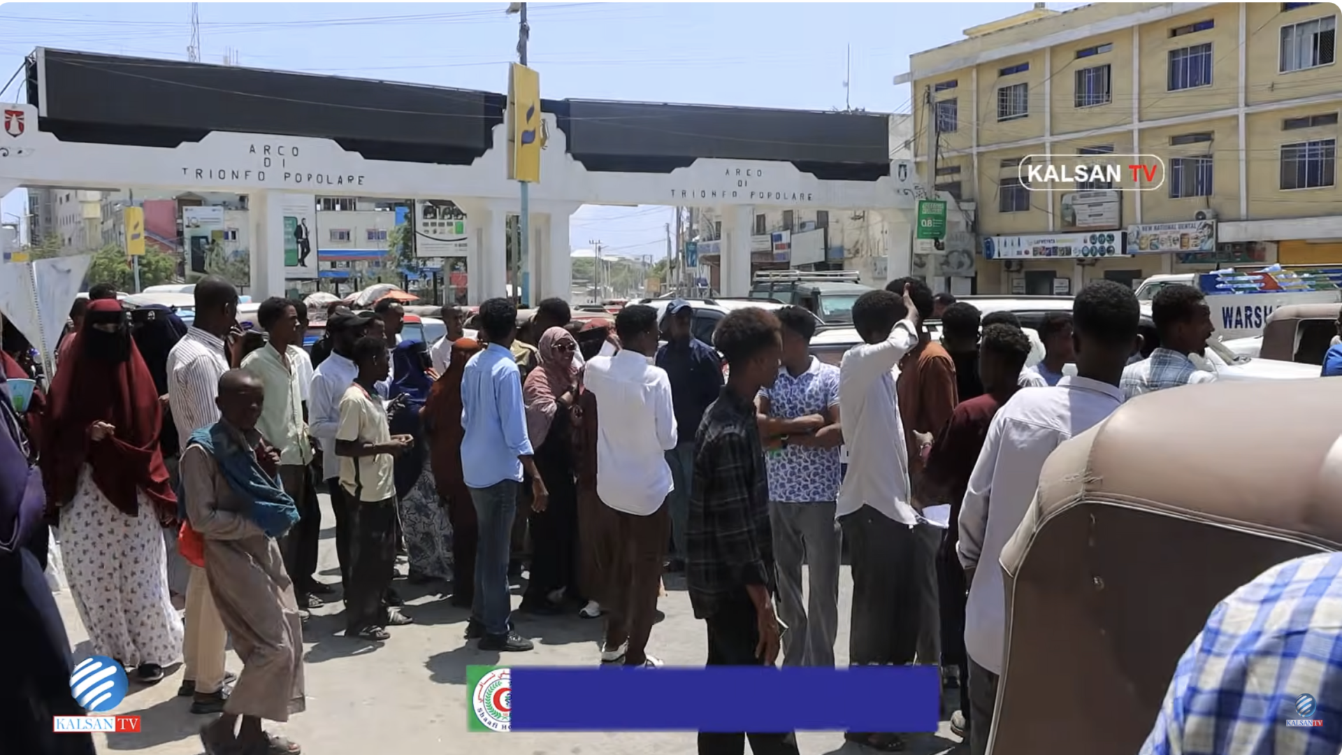 On Saturday, 24 October, students across universities in Mogadishu were protesting against an additional foundation year that the Minister of Education announced in August 2023, extending the period required to complete university education. | Kalsan TV.