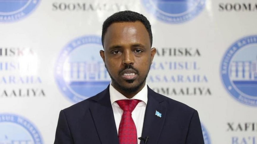Despite the Ministry of Information having registered SJS, tensions escalated due to SJS's critical press freedom advocacy, which exposed the deputy minister Abdirahman Yusuf Omar, nicknamed as Al Adaala's alleged ties to corruption and an armed clan in Mogadishu.