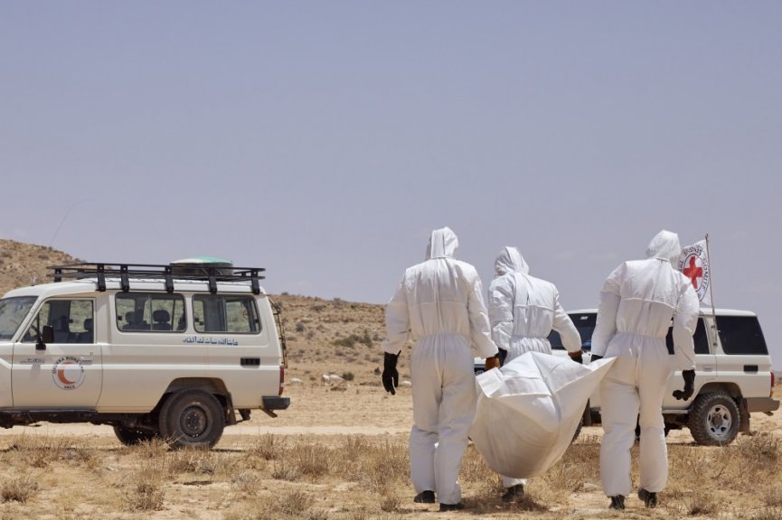 ICRC staff collect bodies outside Laascaanood on the aftermath of August 25, 2023 fighting. | Photo/ICRC.