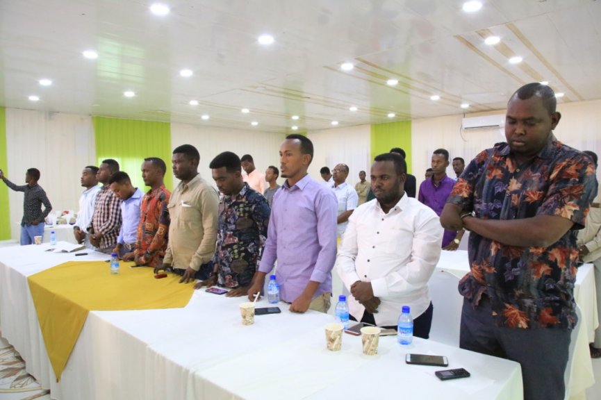 On Monday, journalists, representatives from the media associations and members of the civil society observed a minute of silence and prayer for the slain journalists who were murdered in the line of duty before making a joint recommendations to the Somali Federal Government and the International Community.