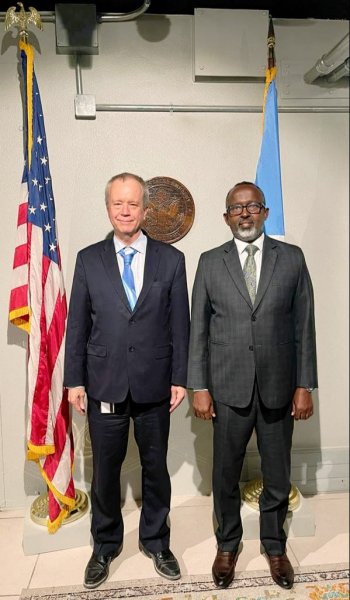 Presidential candidate Dahir Mohamud Gelle meets U.S Ambassador to Somalia, Larry Andrea.